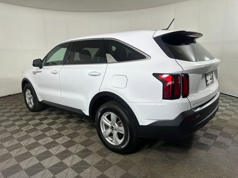Used 2023 Kia Sorento LX AWD/4WD image 5