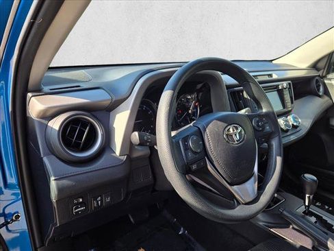 Used 2018 Toyota RAV4 LE image 10