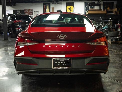 Used 2024 Hyundai Elantra SEL FWD image 6
