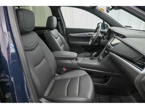 Used 2025 Cadillac XT6 Luxury image 16