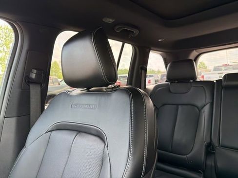 Used 2022 Jeep Grand Cherokee Overland AWD/4WD image 9