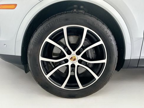 Used 2024 Porsche Cayenne Coupe AWD/4WD image 29