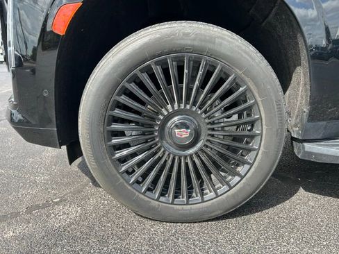 Used 2023 Cadillac Escalade Premium Luxury image 11