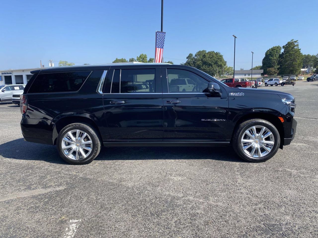 Used 2024 Chevrolet Suburban High Country w/ Premium Package 2 AWD/4WD image 9