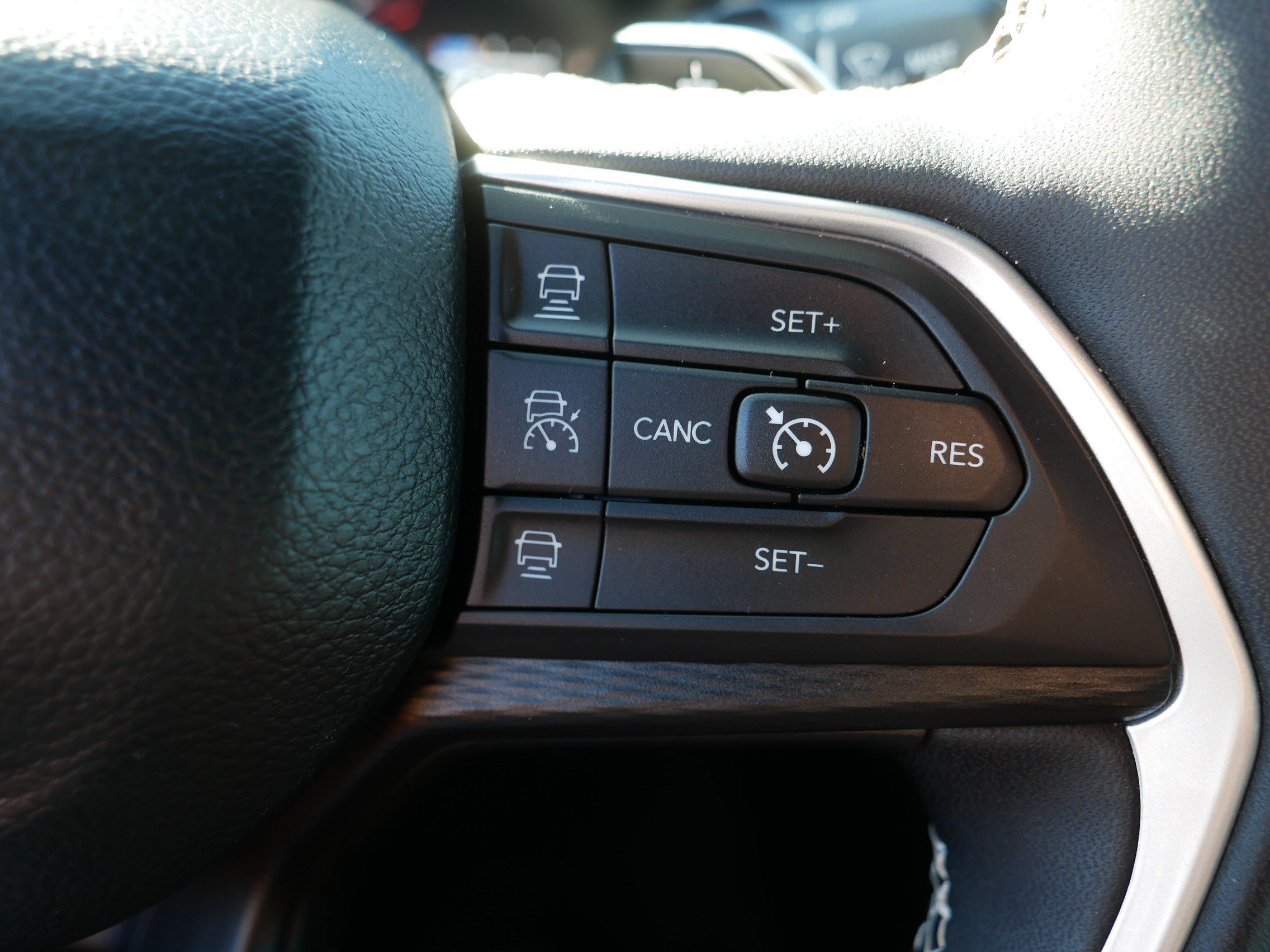 Used 2023 Jeep Grand Cherokee Altitude AWD/4WD image 29