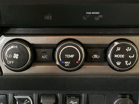 Used 2019 Toyota Tacoma SR5 AWD/4WD image 21