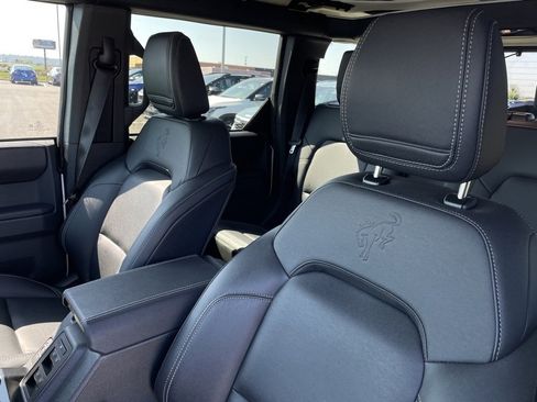Used 2025 Ford Bronco Badlands image 23