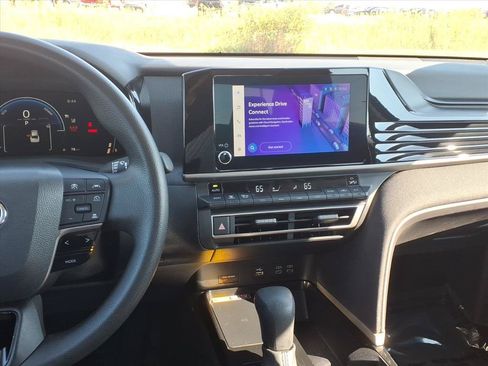 Used 2025 Toyota Camry LE FWD image 7