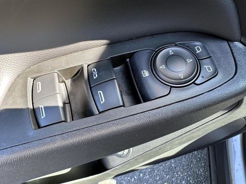 Used 2024 Chevrolet Equinox LT AWD/4WD image 9