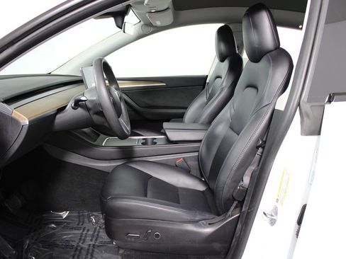 Used 2022 Tesla Model Y Long Range AWD/4WD image 9