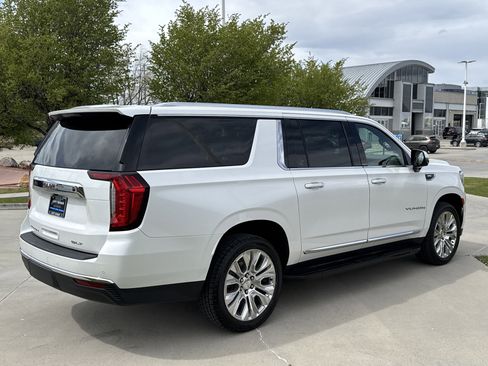Used 2021 GMC Yukon XL SLT w/ SLT Luxury Plus Package image 5