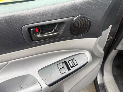 Used 2014 Toyota Tacoma 4x4 Access Cab image 35