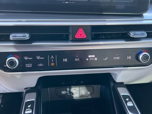 Certified 2025 Kia Sorento S w/ Panoramic Sunroof Package AWD/4WD image 19