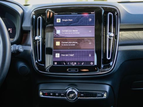 Used 2023 Volvo XC40 Recharge Plus image 14