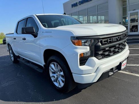 Used 2023 Chevrolet Silverado 1500 Custom image 2