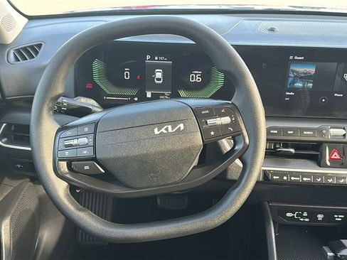 Used 2025 Kia K4 LXS image 22