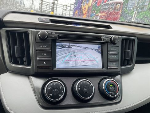 Used 2015 Toyota RAV4 LE image 19