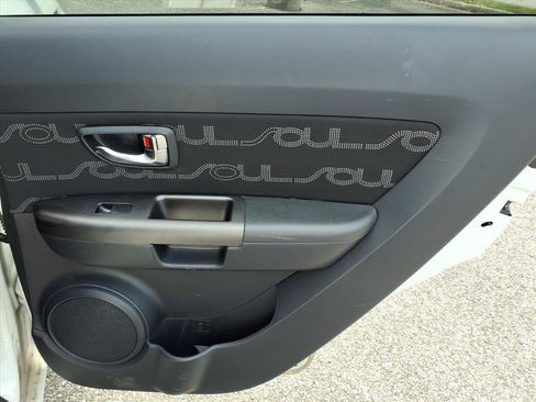 Used 2013 Kia Soul + w/ Audio Pkg FWD image 20