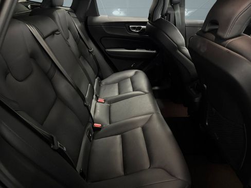 Used 2023 Volvo XC60 B5 Plus image 29