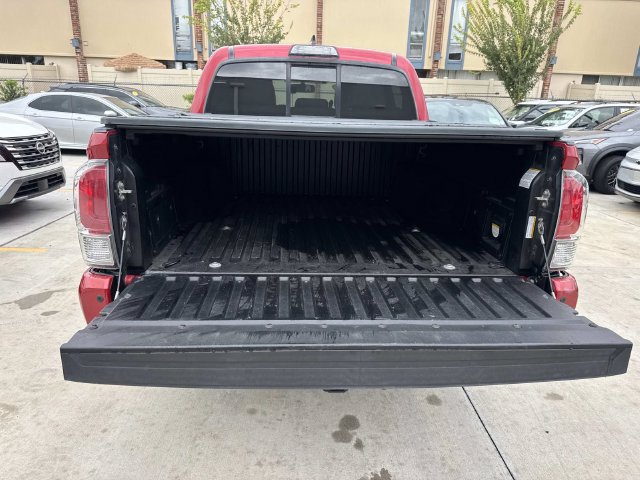 Used 2016 Toyota Tacoma Limited w/ Towing Package RWD image 8
