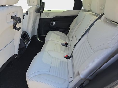 New 2025 Land Rover Discovery S image 16