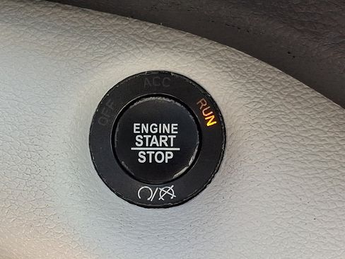 Used 2019 Jeep Cherokee Limited w/ Luxury Group AWD/4WD image 24