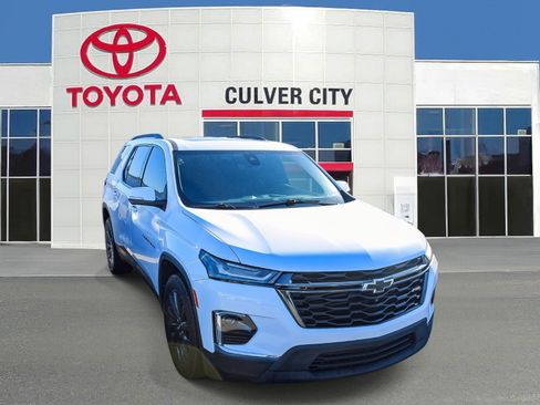 Used 2022 Chevrolet Traverse RS image 1
