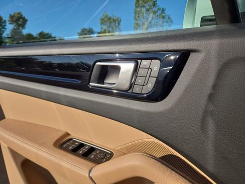 Used 2023 Porsche Cayenne image 23