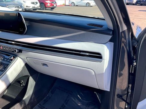 Used 2025 Hyundai Palisade SEL FWD image 13