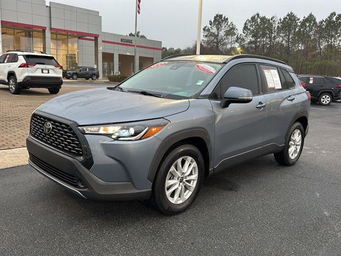Certified 2022 Toyota Corolla Cross LE image 1