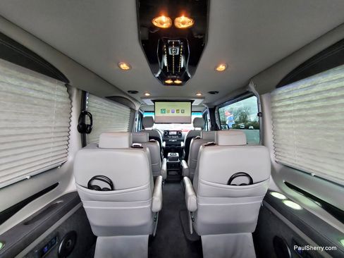 Used 2024 Mercedes-Benz Sprinter 2500 image 29