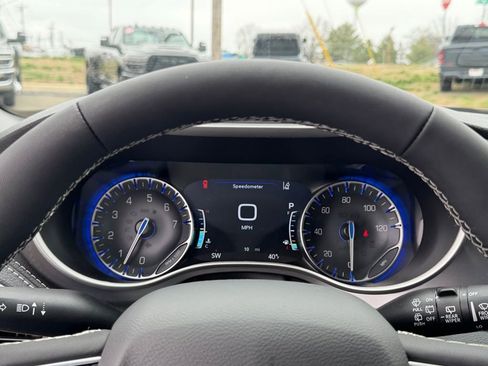 New 2026 Chrysler Pacifica Select image 18