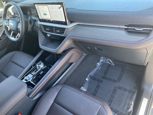 New 2026 Ford Explorer Platinum image 11