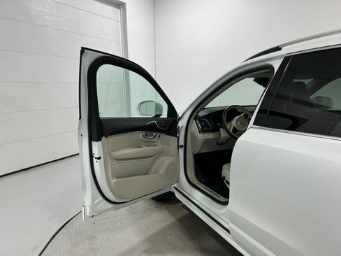 Used 2018 Volvo XC90 T6 Momentum w/ Convenience Package AWD/4WD image 23