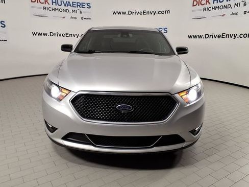 Used 2018 Ford Taurus SHO image 2