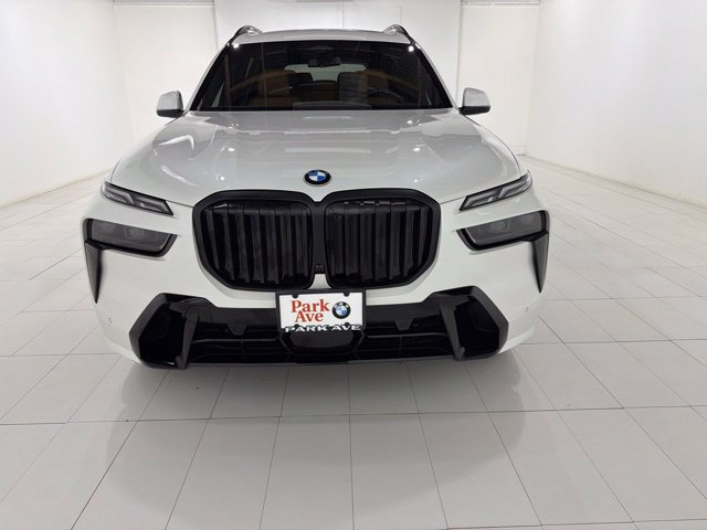 Used 2026 BMW X7 xDrive40i w/ M Sport Package AWD/4WD image 8