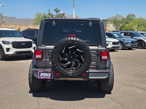 Used 2019 Jeep Wrangler Unlimited Sahara AWD/4WD image 7