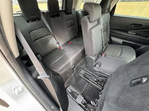 Used 2025 Nissan Pathfinder S image 14