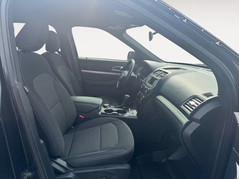 Used 2018 Ford Explorer XLT AWD/4WD image 4