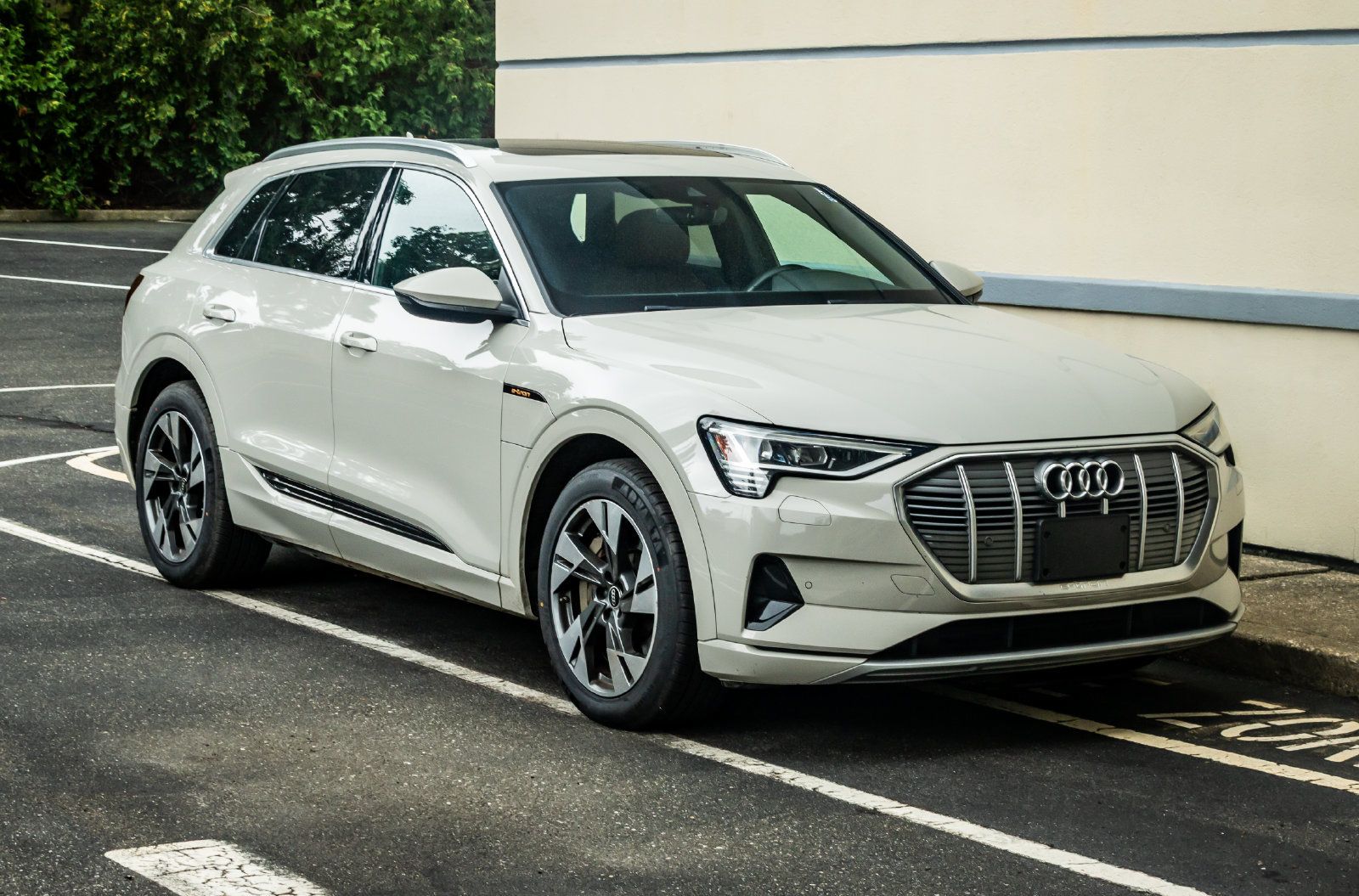 Used 2022 Audi e-tron Premium AWD/4WD image 10