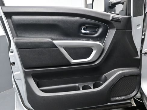 Used 2016 Nissan Titan SL image 9