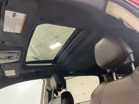 Used 2021 Toyota Sienna Platinum image 18