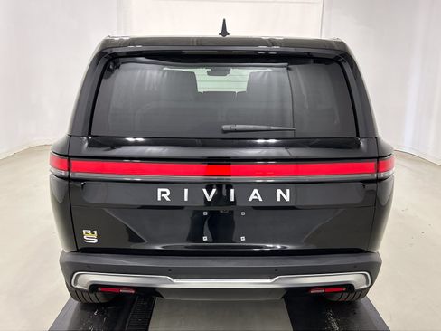 Used 2024 Rivian R1S Adventure AWD/4WD image 4