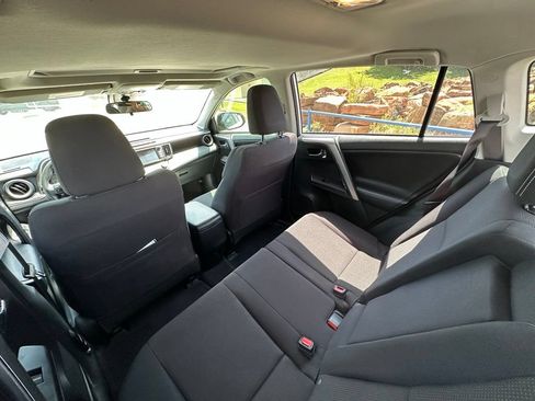 Used 2018 Toyota RAV4 XLE FWD image 32