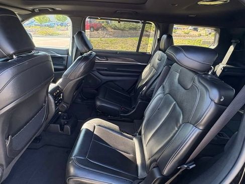 Used 2024 Jeep Grand Cherokee L Limited w/ Luxury Tech Group II AWD/4WD image 28