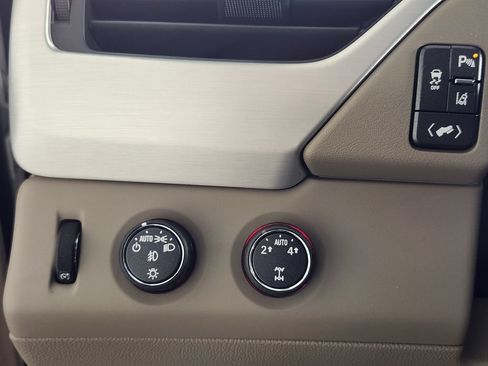Used 2015 GMC Yukon SLT AWD/4WD image 27