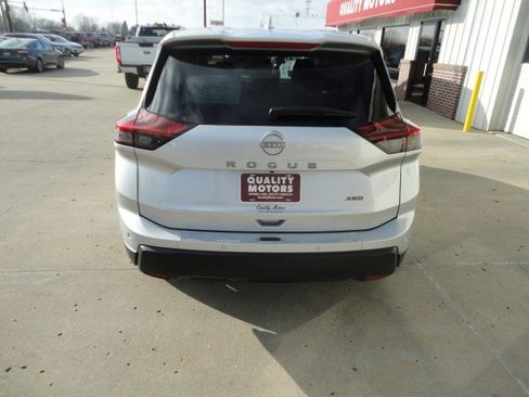 Used 2025 Nissan Rogue SV image 12