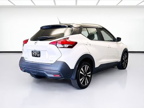 Used 2019 Nissan Kicks SV FWD image 4