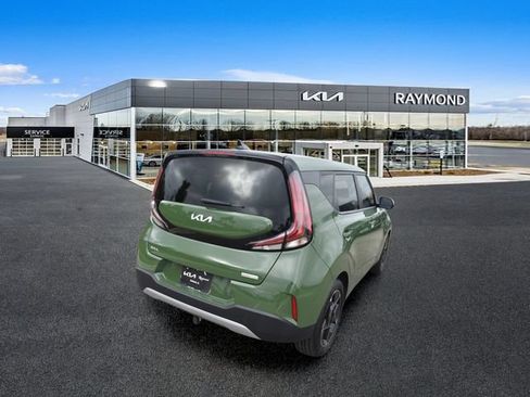Used 2023 Kia Soul EX FWD image 3