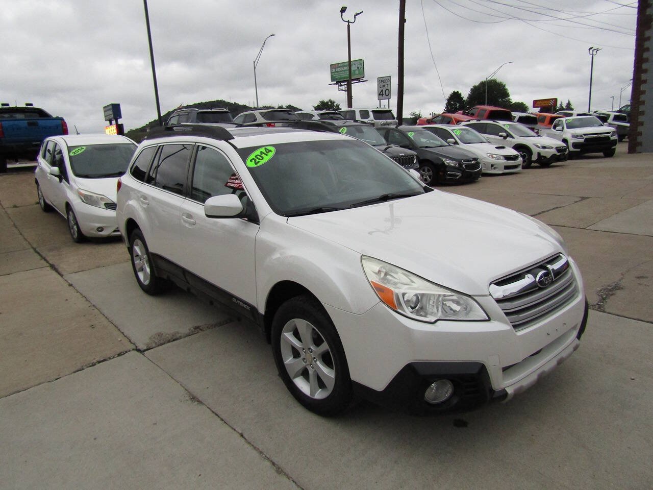 Used 2014 Subaru Outback 2.5i Premium AWD/4WD image 2
